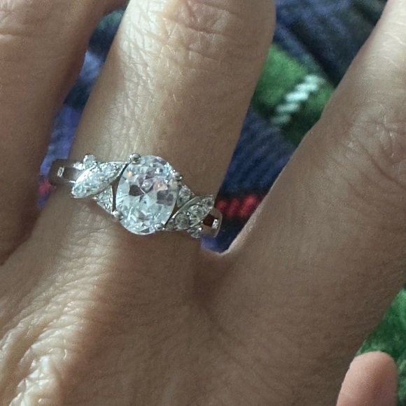 1.3CT White Oval Cut CZ Three Stone Halo Engagement Wedding 925 Silver size 7 - Picture 1 of 4